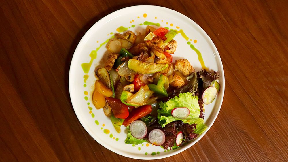 Куриная грудка с овощами