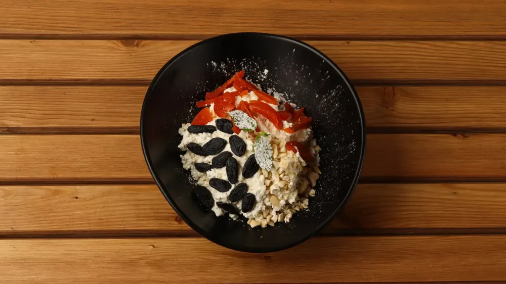 Творог с сухофруктами