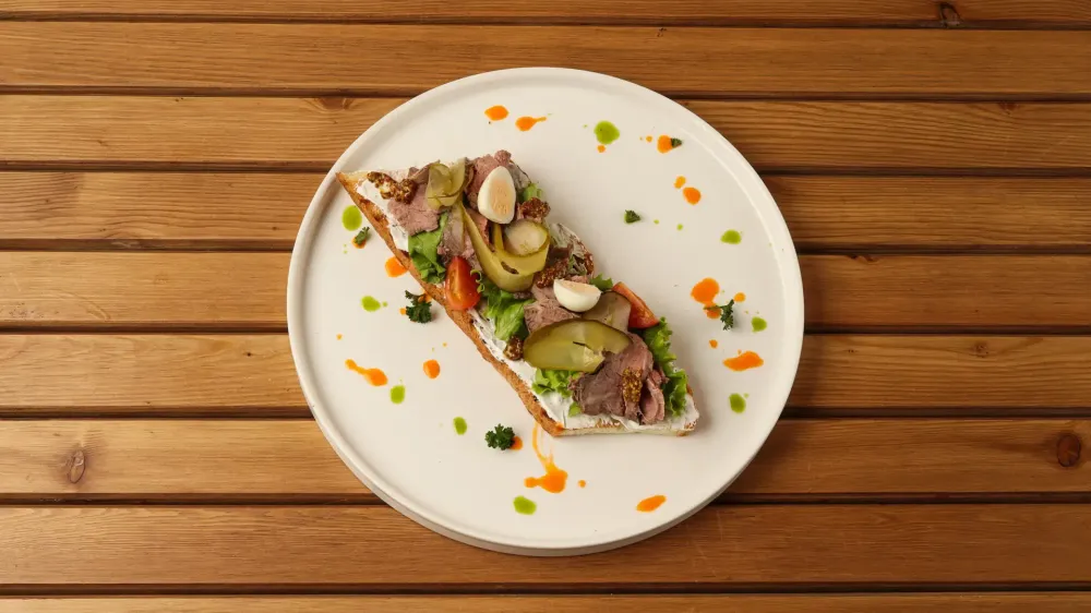 Брускетта с ростбифом