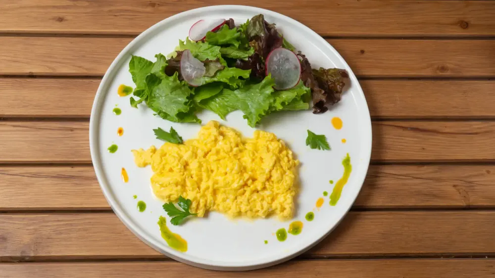 Скрамбл из двух яиц